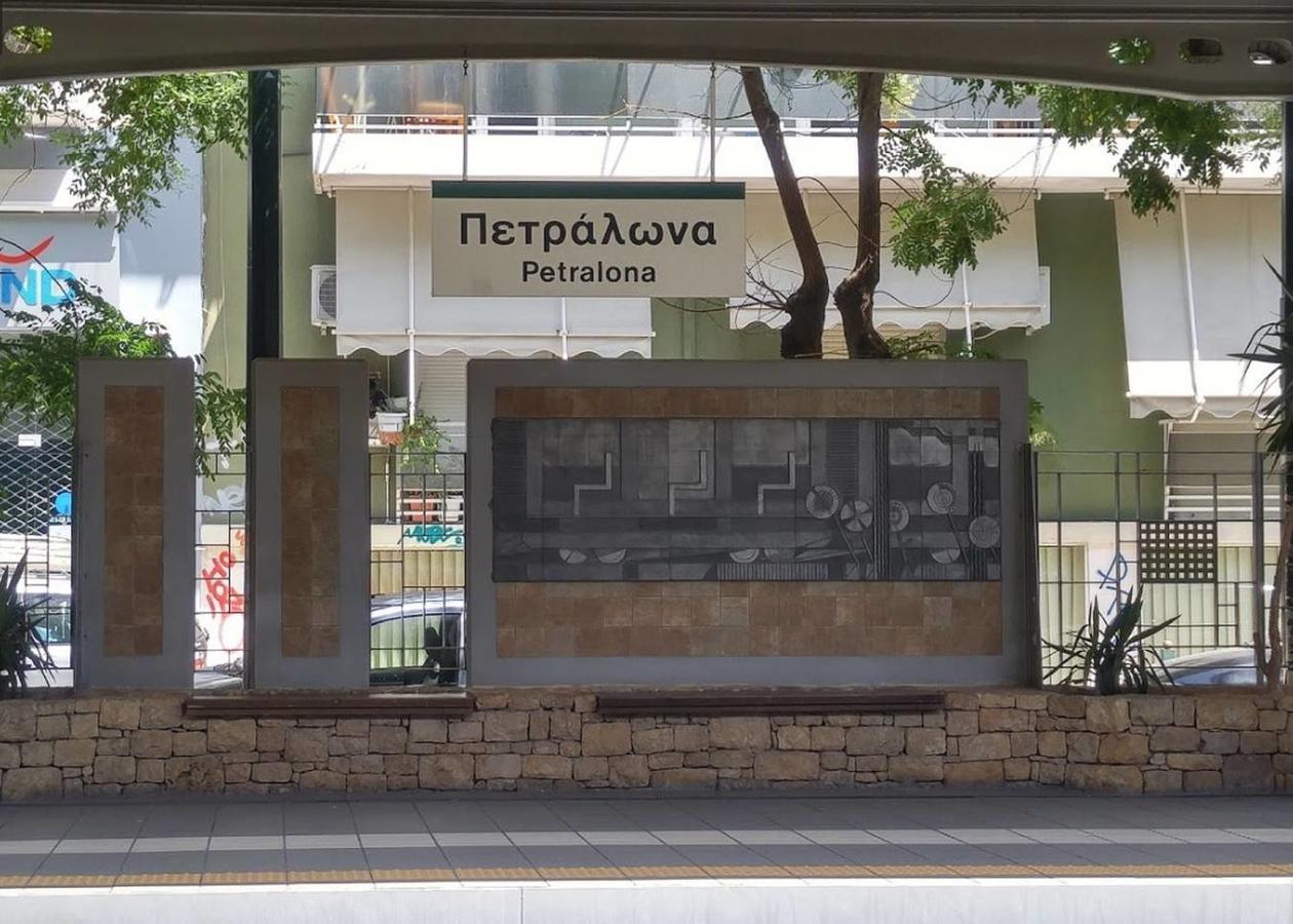 Pale Coloured Apt In Athens Historic Centre Exterior photo