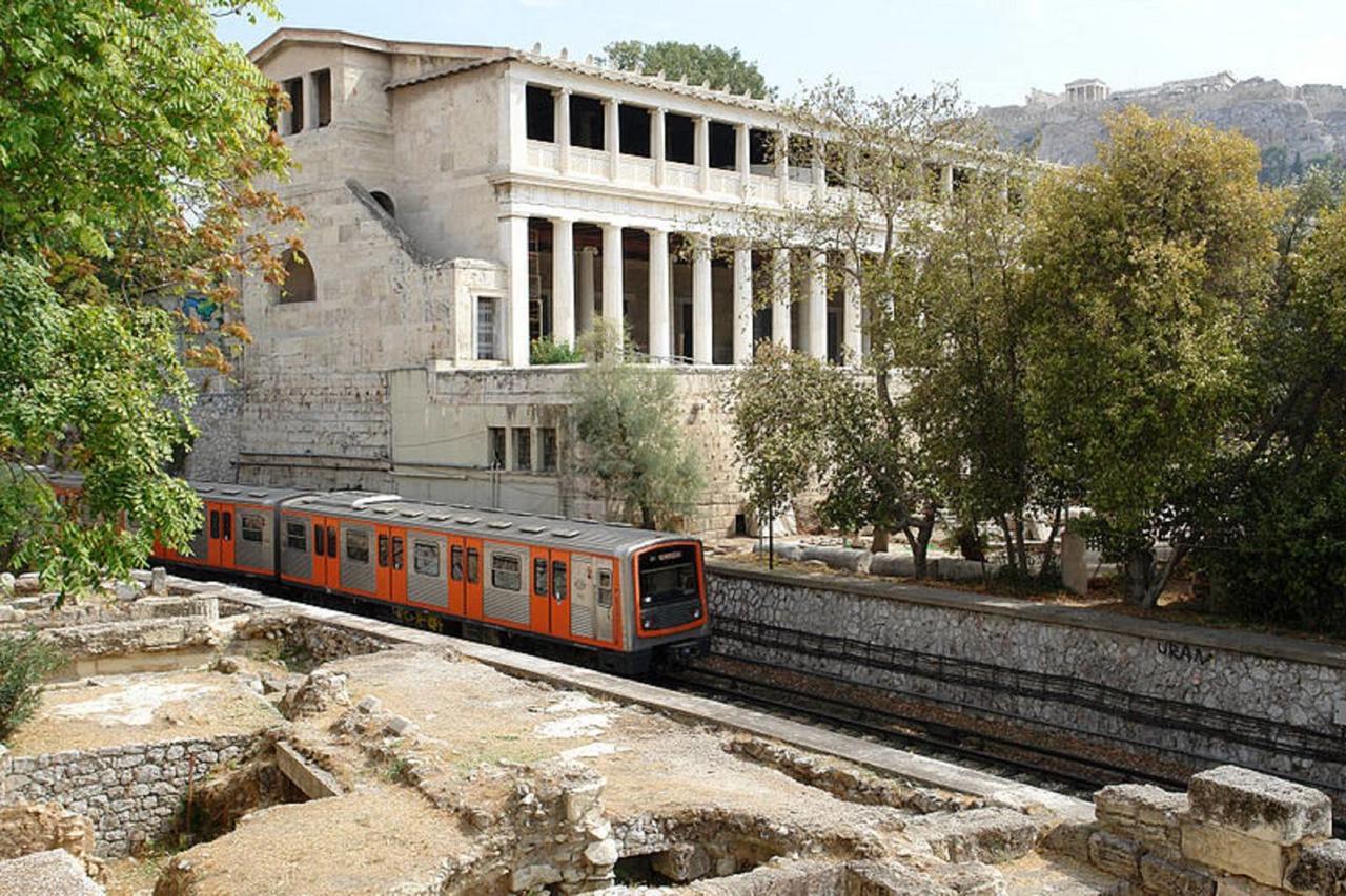 Pale Coloured Apt In Athens Historic Centre Exterior photo