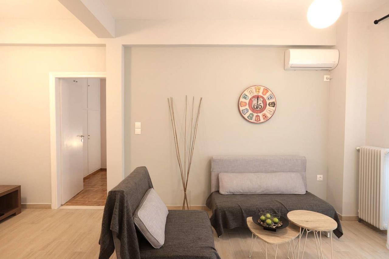 Pale Coloured Apt In Athens Historic Centre Exterior photo