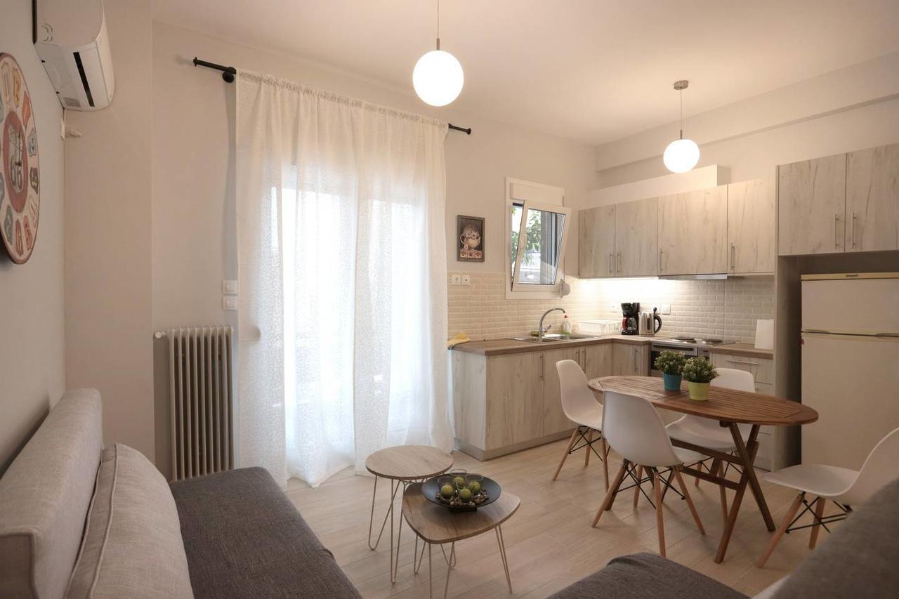 Pale Coloured Apt In Athens Historic Centre Exterior photo