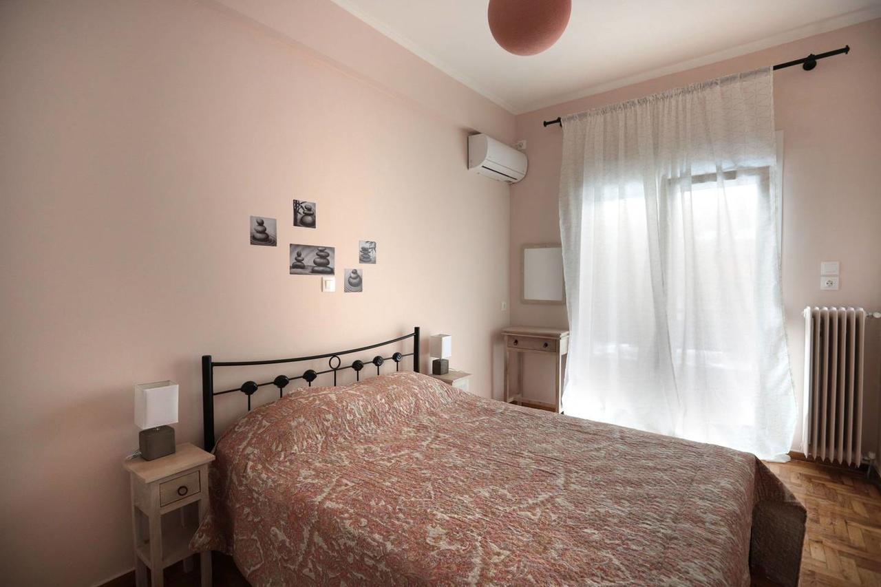 Pale Coloured Apt In Athens Historic Centre Exterior photo