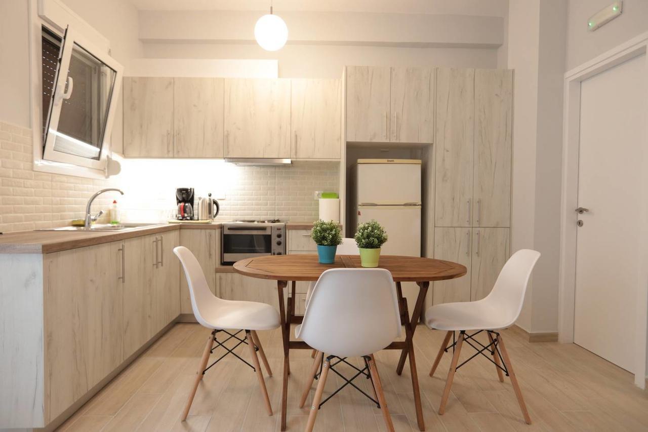Pale Coloured Apt In Athens Historic Centre Exterior photo