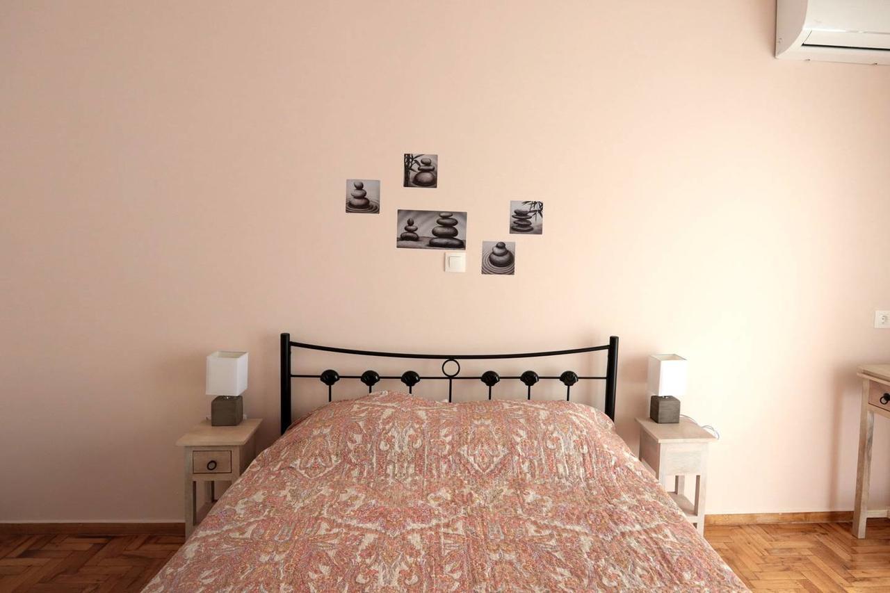 Pale Coloured Apt In Athens Historic Centre Exterior photo